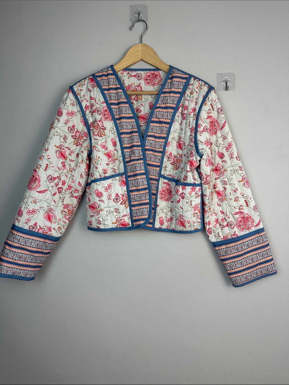 NWOT Women’s Floral Quilted Open Front Jacket Long Sleeve Cropped Bohemian Small - Picture 3 of 16
